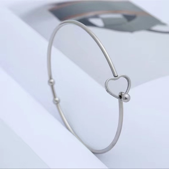 NWT ❤️ TITANIUM STAINLESS STEEL SILVER WIRE OPEN HEART BRACELET Unisex One Size - Picture 3 of 7